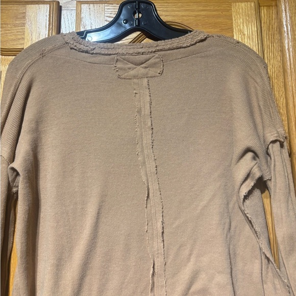 Free People We The Free Colby Tee Shirt Long Sleeves Thumbholes Women XS Boho - Picture 8 of 9